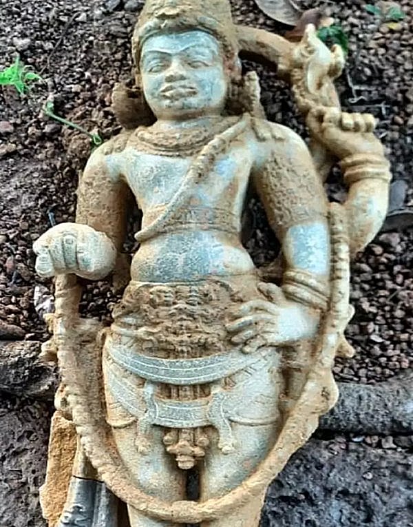 Tanrı Vishnumurthy heykeli