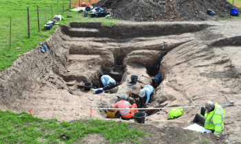 Kuzey Yorkshire'daki Loftus yakınlarındaki arkeolojik alanda kazılar