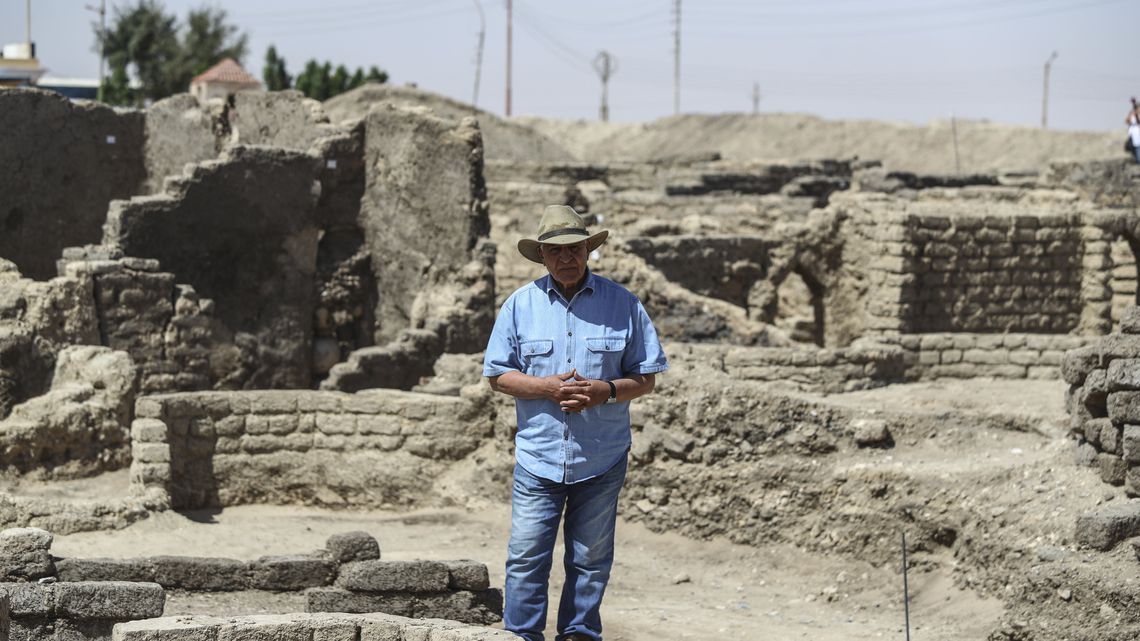 Mısırlı Arkeolog Dr. Zahi Hawass 3000 yıllık kayıp şehir hakkında bilgi verdi. Foto : MOHAMED ELSHAHED AP