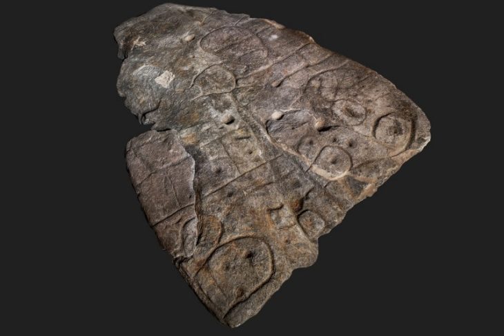 Saint-Bélec taş levha-bronz çağından kalma Avrupa'nın bilinen en eski haritası