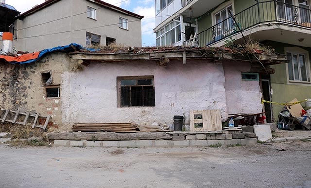 Kaçak kazı yapılan evin altında yer altı şehri ortaya çıktı