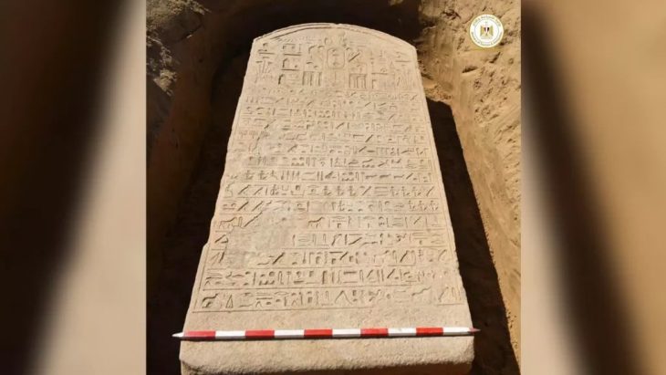 Mısır'da Firavun Apries dönemine ait stel
