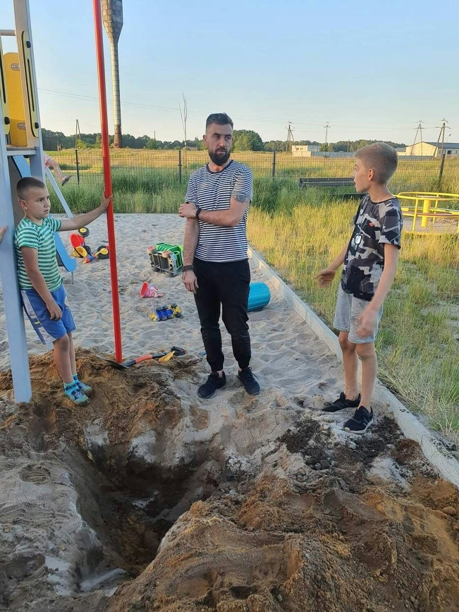 Polonyalı çocuklar kum havuzunda tunç çağı mezar buldular