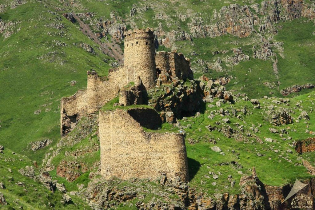 Ardahan Şeytan Kalesi Keşfedilmeyi Bekliyor