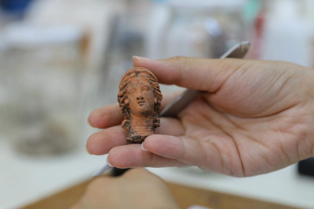 Bergama antik kentinde bulunan Tanrıça Kibele figürünü