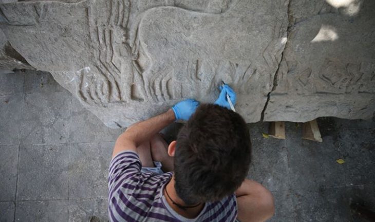 Daskyleion antik kentinde Pers-Yunan savaşlarını anlatan taş kabartma