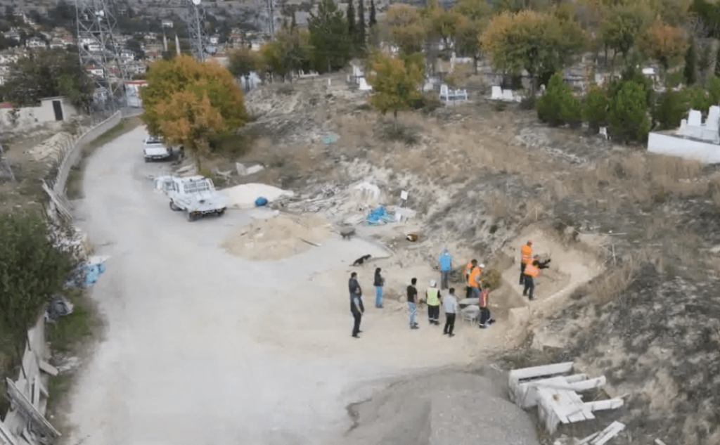 Kastamonu Müze Müdürü İsmail Çoban yönetimindeki yaklaşık 10 kişilik ekip, alanda kaçak kazı ve herhangi bir bulguya rastlanıp rastlanmadığı yönünde incelemeler yapmaya başladı. Fotoğraf ANKA