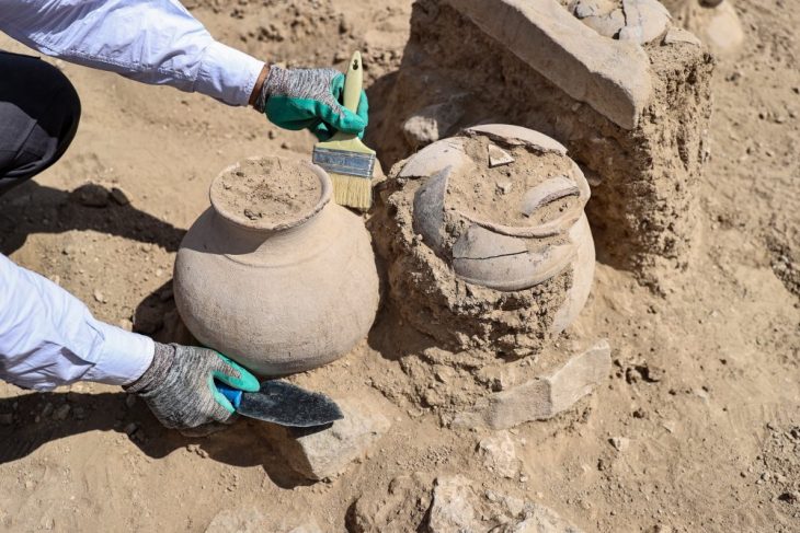 Urartu ölü gömme geleneği urne mezar tipi