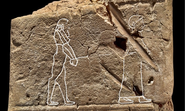 Babil kil tabletinde bir sevgili tarafından sonsuz mutluluğa götürülen yalnız bir ruh. Beyaz çizgi izleme © James Fraser ve Chris Cobb , Irving Finkel tarafından The First Ghosts için . Fotoğraf: British Museum