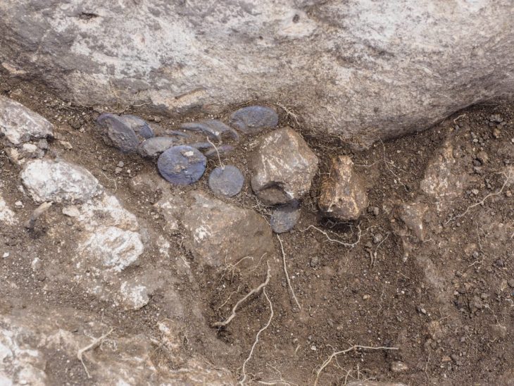 İsrail'in Modiin-Maccabim-Reut kentinde Hasmona döneminden kalma bir gümüş sikke yığını
