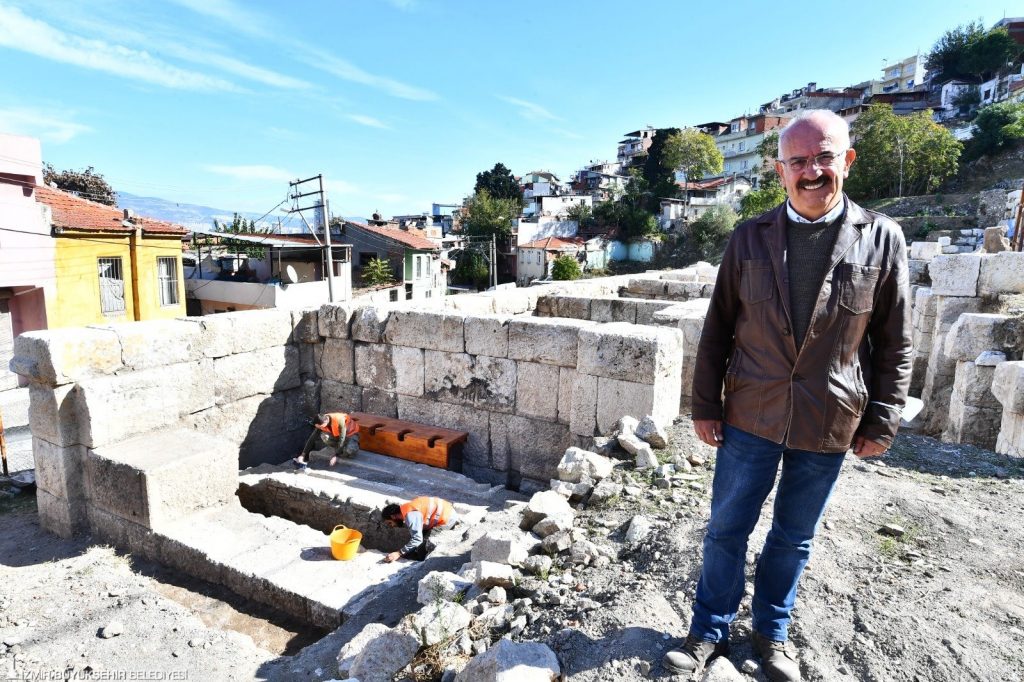 İzmir Katip Çelebi Üniversitesi Türk-İslam Arkeolojisi Bölümü Öğretim Üyesi Doç. Dr. Akın Ersoy