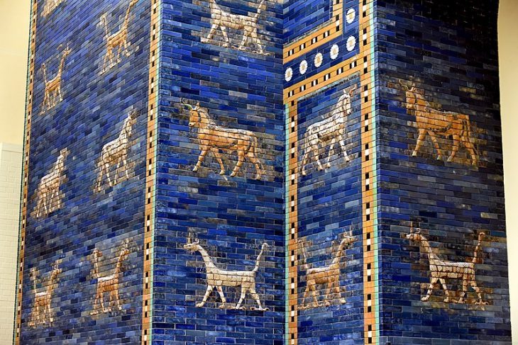 Babil İştar Kapısı'nda bulunan ejderha motifleri