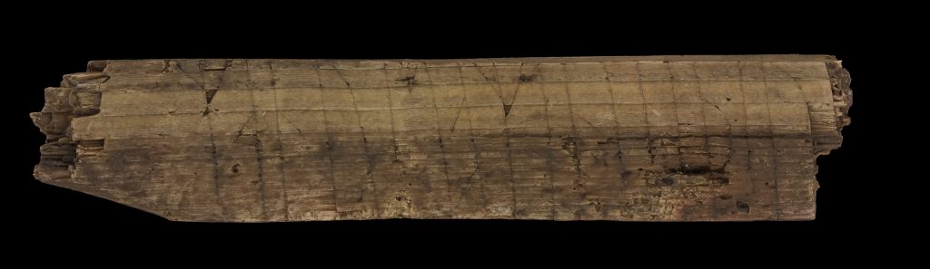 Dini içerikli runik yazıtlı tahta parçası