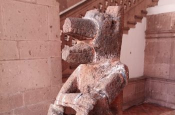 Tacámbaro’nun çakal adamı heykeli