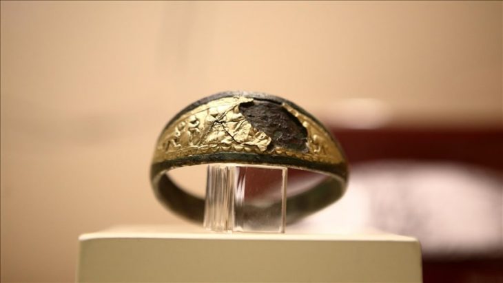 3300 yıllık Hitit altın işlemeli bilezik