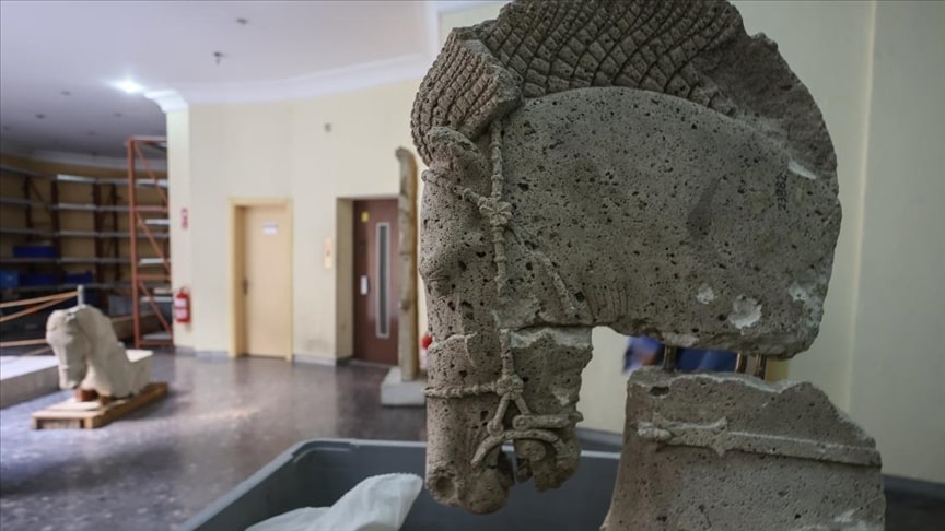 Athena Tapınağı'nın 2 bin 600 yıllık koruyucuları İzmir Arkeoloji Müzesi'nde ziyarete açılıyor