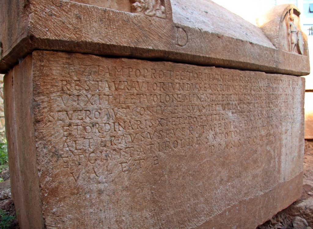 İmparator Diocletianus’un ‘yaveri’ne ait lahitdeki latince yazı