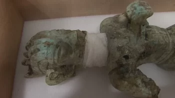 Çin'in Sanxingdui Harabelerinde 1 metre boyunda bronz heykel bulundu