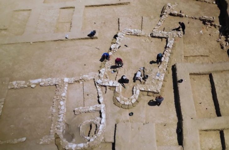 İsrail'in Rahat kenti yakınlarında 1200 yıllık cami bulundu. Fotoğraf IAA