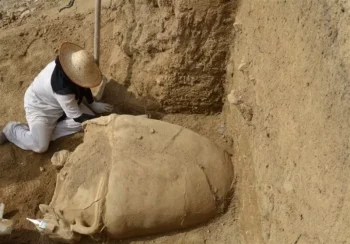 Petrol sondajı, Güneybatı İran'da Urne benzeri mezarların bulunduğu 2.000 yıllık bir mezarlığı ortaya çıkardı
