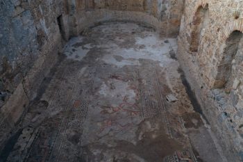 Syedra Antik Kenti'nde ortaya çıkarılan Herakles'in 12 görevi betimli taban mozaiği Fotoğraf Kazılar ve Araştırmalar Dairesi Başkanlığı