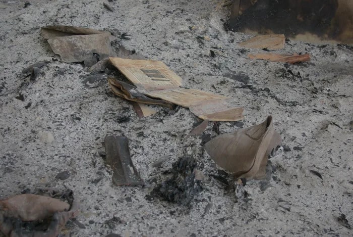 Yapılan saldırılarda birçok değerli el yazma eser yakıldı.
