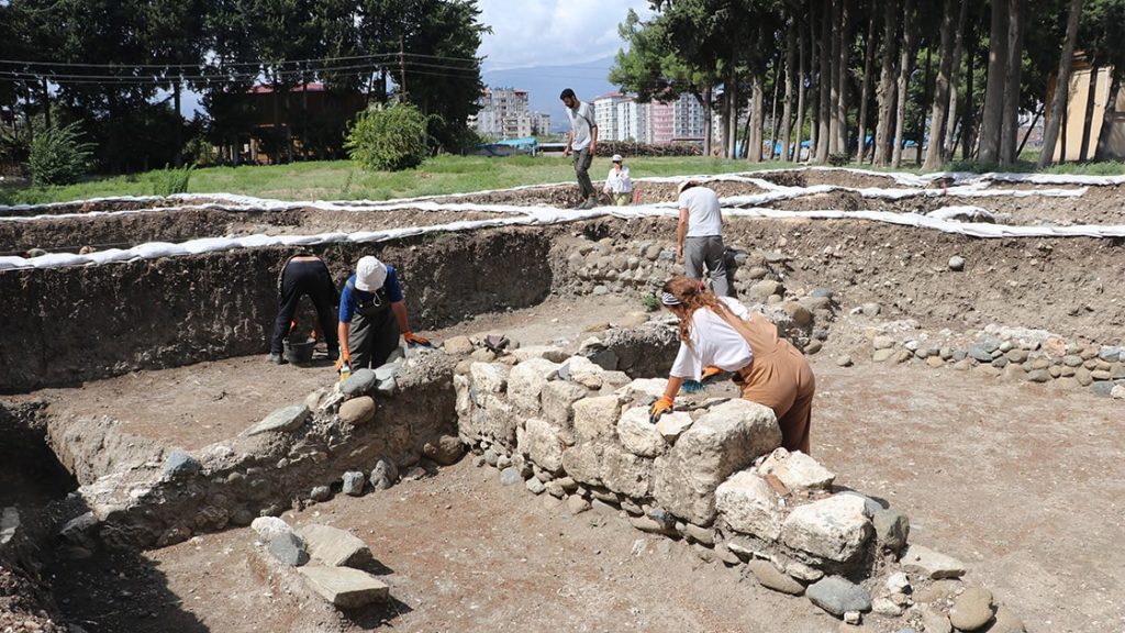 Olimpiyat oyunlarının da düzenlendiği Antakya Antik Hipodrom'unda eğlence ve oyun mekanları ortaya çıkarıldı