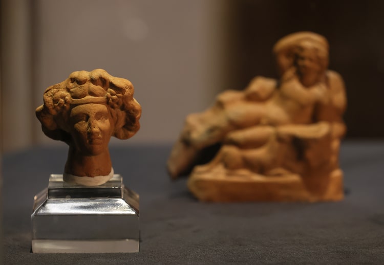 İzmir Arkeoloji Müzesi'nde Şarap Tanrısı Dionysos'a adanan eserler sergileniyor