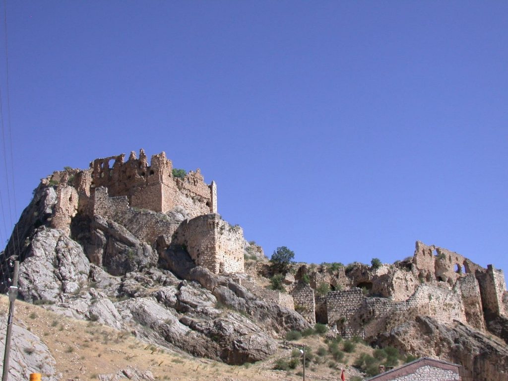 Restorasyonu tamamlanan 2300 yıllık Kahta Kalesi ziyarete açıldı