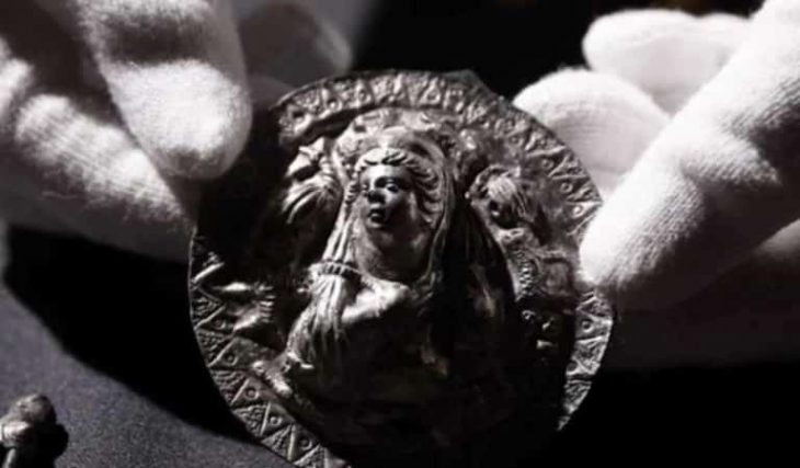 Rusya'da 2.100 yıllık Afrodit madalyonu keşfedildi