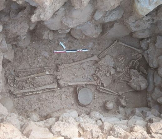 Girit Adası'nda nadir görülen Minos Dönemi mezar ve ölü hediyeleri bulundu