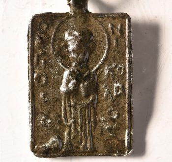 İznik Gölü'ndeki batık bazilikada Aziz Nikolas (Noel Baba) figürlü kolye ucu ortaya çıkarıldı