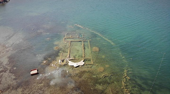 İznik Gölü'ndeki batık bazilikada Aziz Nikolas (Noel Baba) figürlü kolye ucu ortaya çıkarıldı