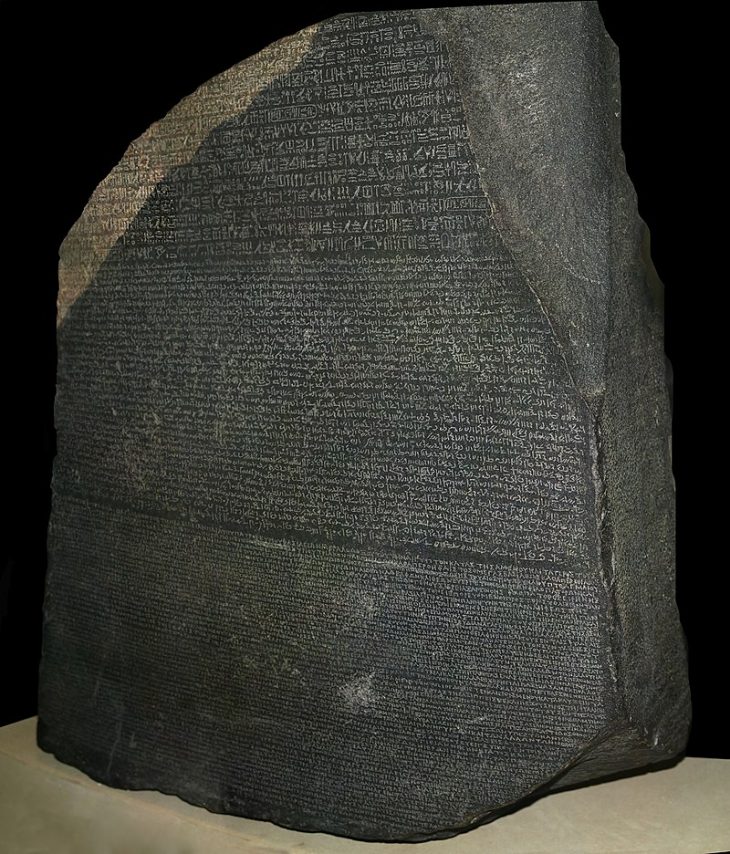 Eski Çağ yazı sistemi Mısır Hiyeroglifinin deşifresini sağlayan Rosetta Taşı'nın iadesi talep ediliyor