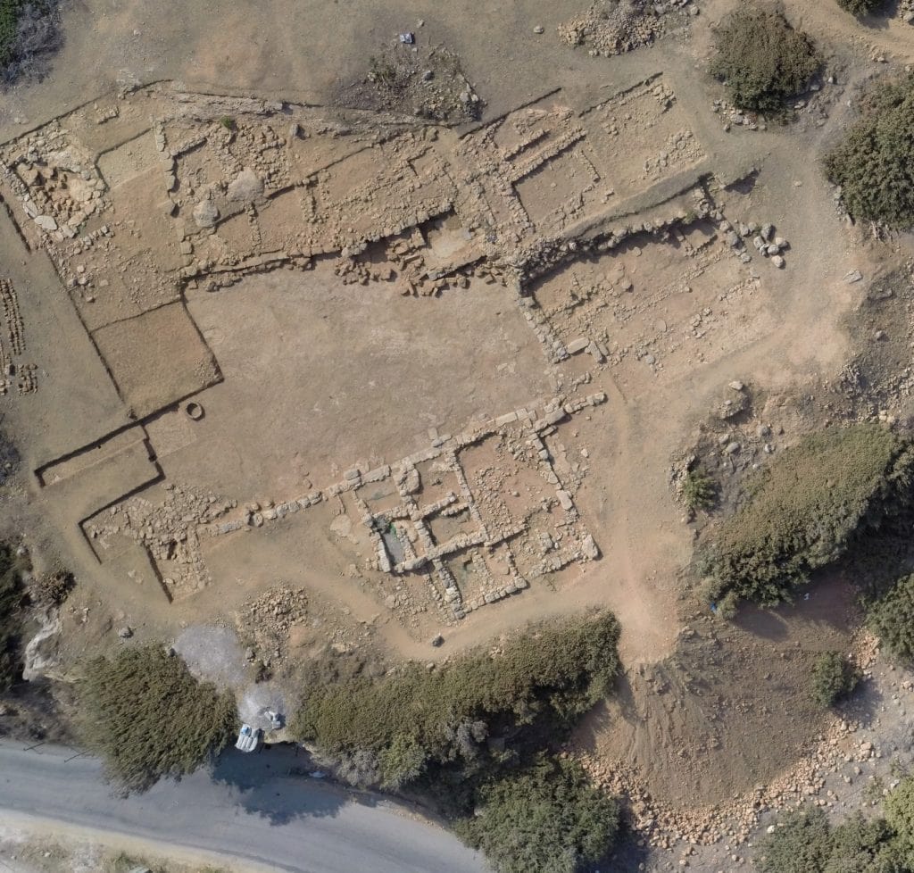 Sissi'de çıkarılan tören binasının havadan görünümü Fotoğraf The Sissi Archaeological Project