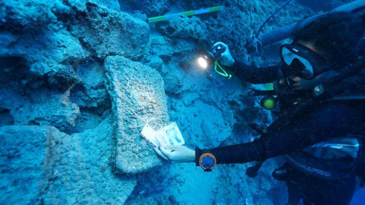 Akdeniz Tunç Çağı batığında 3600 yıllık kurşun ağırlıklar çıkarıldı