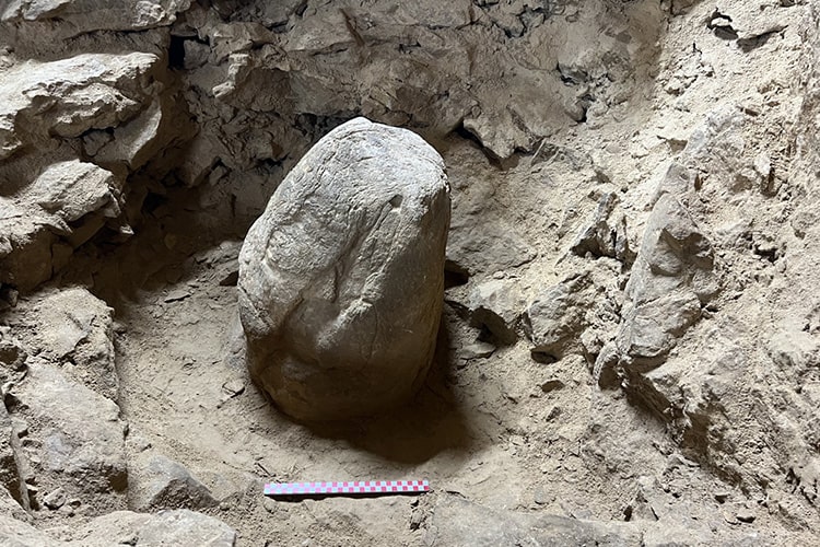 Gedikkaya Mağarası'nda 16500 yıllık adak çukuru içinde taş heykelcik