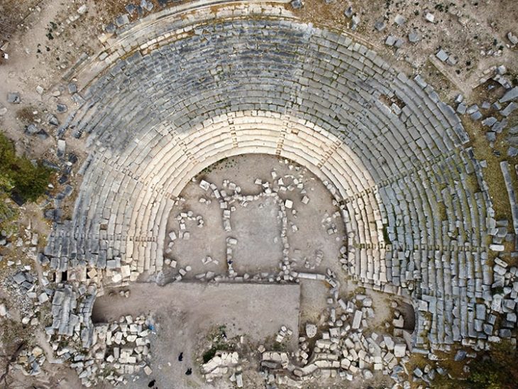 Kastabala Antik Kenti'nin tiyatrosu 2024 yılına kadar tamamen ortaya çıkarılacak