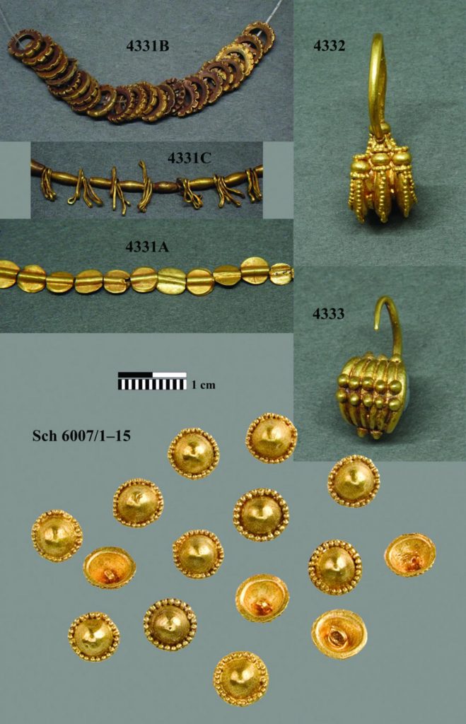 Исследован 61 предмет троянских золотых украшений.