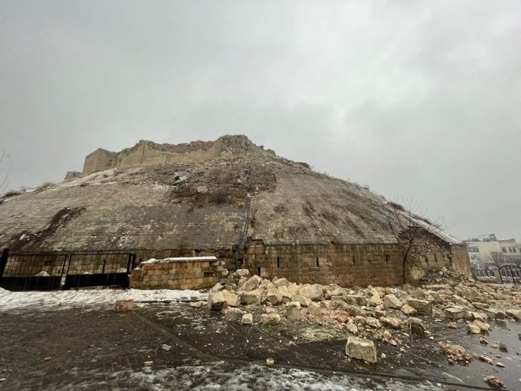 Kahramanmaraş depremi 2 bin yıllık Roma Kalesi'ni yıktı