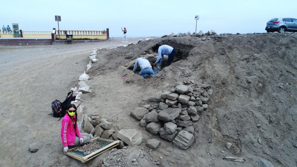 Peru'daki anıtsal tapınakta boyalı kefenlere sarılmış mezarlar keşfedildi
