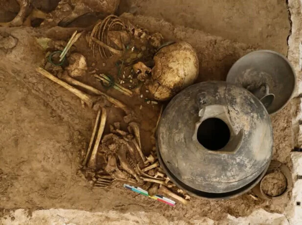 İran'da dokuz çocuğa ait 3.000 yıllık iskeletler keşfedildi