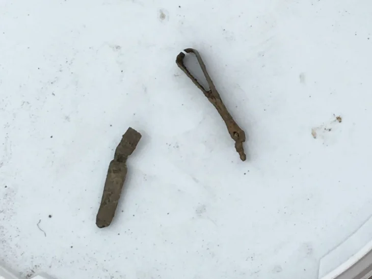 Arkeologlar, 2.000 yıllık yerleşim kazısı sırasında gladyatörlerin vücut kıllarını sökmek için kullandığı cımbızları ortaya çıkardılar