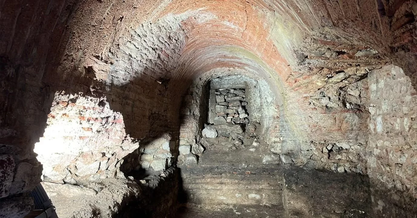 İstanbul Saraçhane kazılarında1.500 yıllık gizli yeraltı geçidi ortaya çıkarıldı