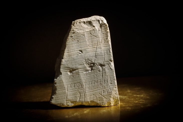 Kudüs kentinde ortaya çıkarılan 2000 yıllık taş tablet