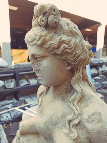 Amastris Antik Kenti'nde 1800 yıllık bir su perisi heykeli bulundu