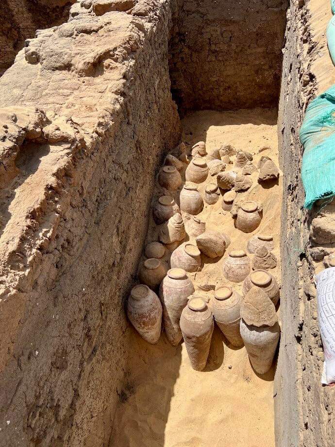 Arkeologlar Mısır'da 5000 yıllık şarap ortaya çıkarıyor