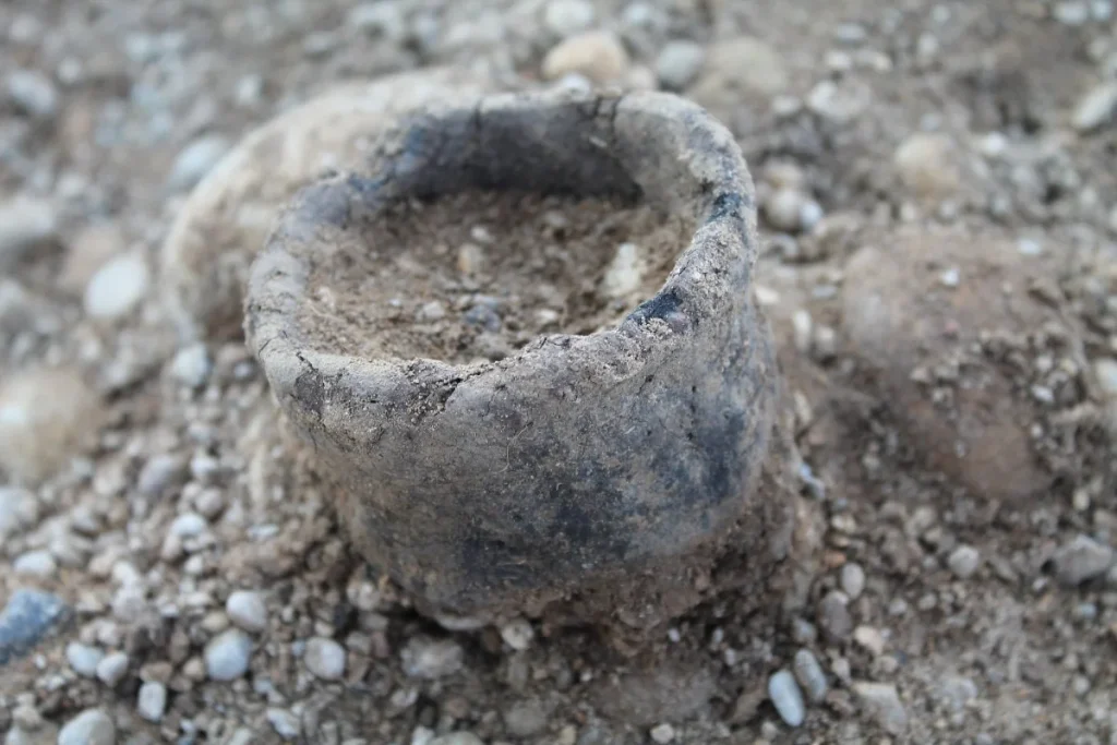 Latè dönemi seramik parçası, Lerchenauer Feld kazı alanı. Fotoğraf: 3Archaeologists