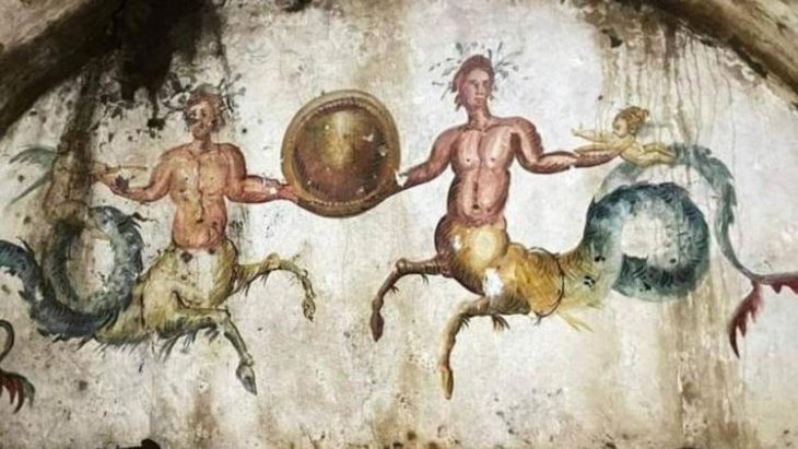 Napoli'de tamamen fresklerle kaplı bir oda mezarı keşfedildi