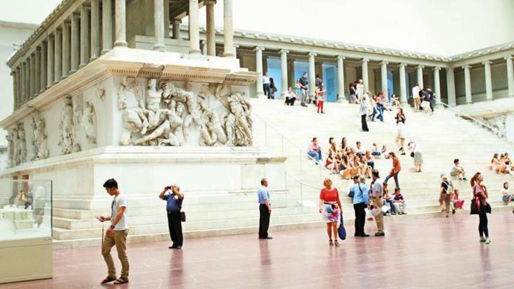 Kültür Bakanlığı'ndan Pergamon Müzesi'ne çağrı: "Zeus Tapınağı memleketine dönmeli"